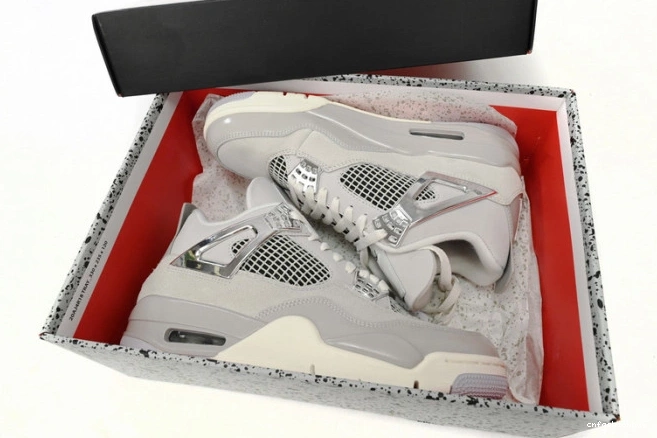 Moments WMNS AQ9129-001 4 Air Jordan Frozen 1023